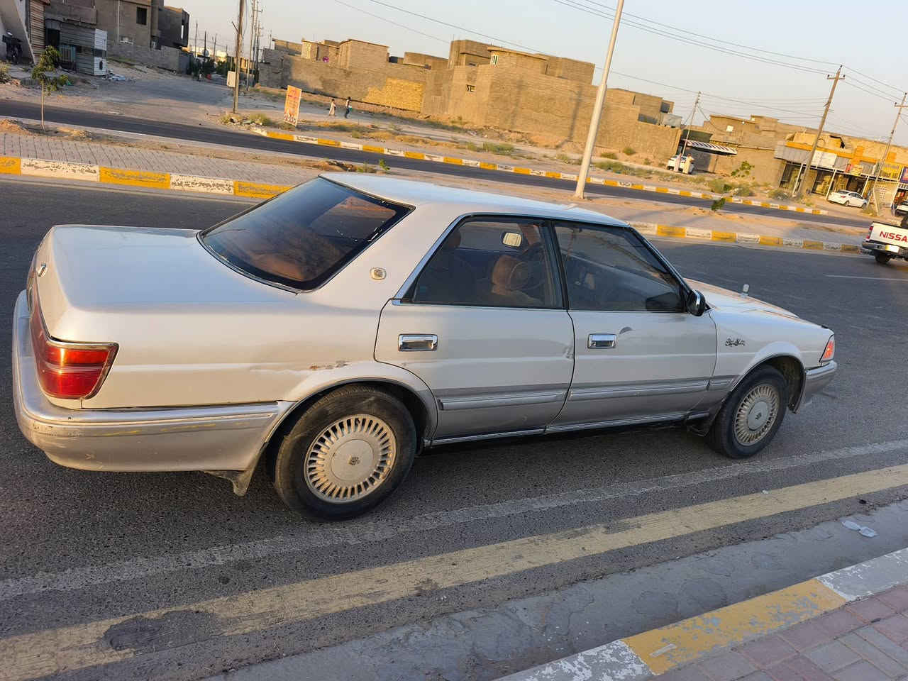 👑 للبيع تويوتا كراون سوبر سالون (هاردتوب) - موديل 1990 👑 رقم صلاح الدين مشروع وطني رقم دولي سنوية حتى 2029 . باسمي تحويل مباشر
لكل محبي الفخامة الكلاسيكية والنظافة، أعرض عليكم سيارتي الكراون  بمواصفات "اليابان القديم" والجاهزة للاستخدام:
✨ المواصفات:
اللون: أبيض صدفي .
المحرك:  2500 (ديلكو).
الميكانيك: محرك جديد + كير جديد (السيارة مكفولة وتجربة خير برهان).
الداخلية: مقاعد مخمل ذهبي بحالة جيدة ، مع أرضية جلد ذهبي.
الدشبول والبطاين: ماروني أصلي "على وضع الشركة" (نظافة وسط بدون أي تغيير دشبول على وضع التحوير الاول منذ دخولها للعراق).
: عداد دشبول ديجيتال، شاشة لمس، كير أوتوماتيك.
🚗 السيارة متعوب عليها، شغل مرتب، 
تبريد نقص بس كمبريسر عاطل 
حدادية نص عمر 
📞 للتواصل والاستفسار: السعر 42 وبيهه مجال قليل السيارة مكلفة اكثر من 57 بس مستعجل على بيعته لان عندي ضروف وبالعافية للنصيب .
***********
(يرجى ملاحظة: اتصال فقط - غير متواجد على الإنترنت).
📍 مكان تواجد السيارة: الأنبار - عامرية الصمود.
