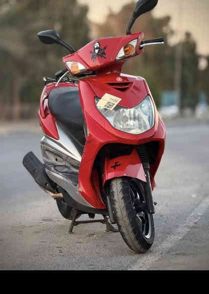 السلام عليكم ' سكنس فحل ياباني نوزل خطين للبيع 
الدراجه ماشيه ٣٥الف (ابلاديه) ما مفتوحه اينقص ما بيها وبرغي واحد مامبدل كلجات كلشي على البلاد كفر ختم واحد ويه لمكينه كيجات سرعه كيج بانزين كهربائيات اشاير كلها شغاله نكره سلف تجي تجيب وياك فيتريه ثنين يفحصون وايخلل بلدراجه تاخذها ابلاش  اوراقها كامله
عارضها ٩٠٠ وبيها مجال قليل كلش 
واتساب ***********
مكاني بغداد حي الجهاد
لدراجه بيها سستم ودمام كامل
