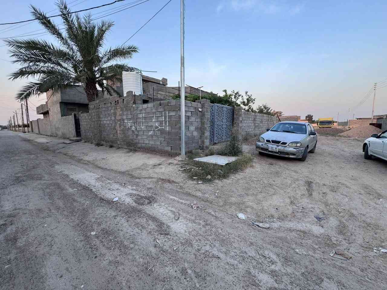 سلام عليكم بيت للبيع 3غرف نوم وصاله وستقبال ومطبخ وكراج سيارات جبير شارع 14البيت ركن ول  وبيت ااثاني  هيكل مساحه 200 ول قطعه من ضمن البيت هم 200متر   للبيع  مكان شهابي الكيفيه الوله رقم التلفون للستفسار ***********
