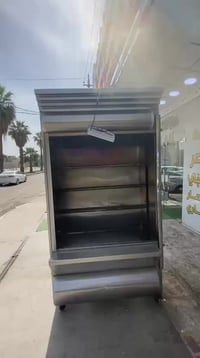 شوايات دجاج مشوي ومحشي سعر الوحده 400 الف وميز وكاشير سعرهن 400 الف وع...