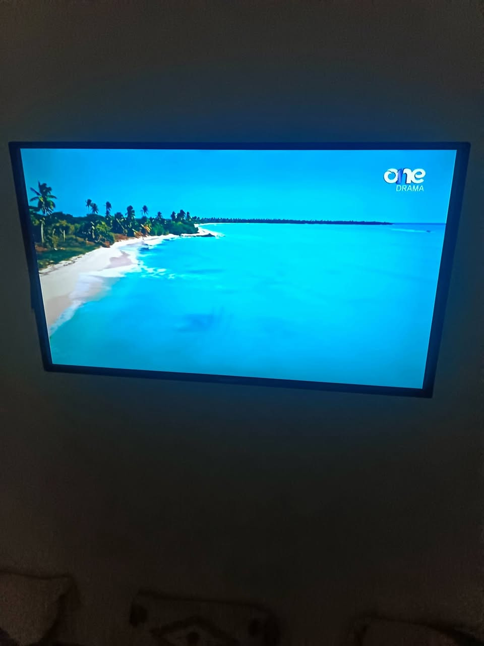 شاشه حافض الصلي ستلات داخلي حجم 50 سمارت. البيع  230 بيه مجال بل حيانيه ***********
