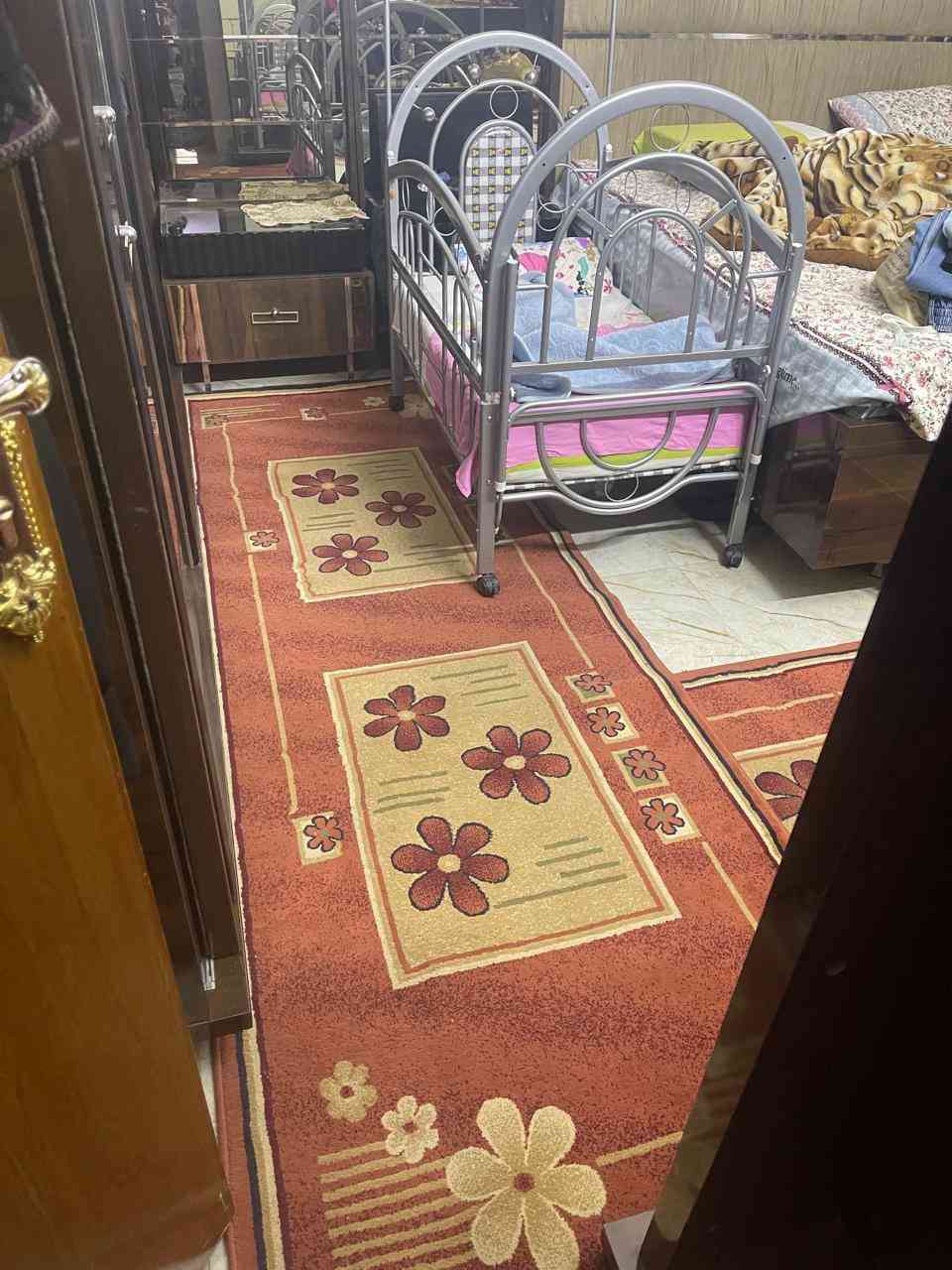 زولية قياس 2 في 3 سعر الوحدة 35 نضيفات جدا المدة سعر الوحدة 15مكان الاعظمية ***********
