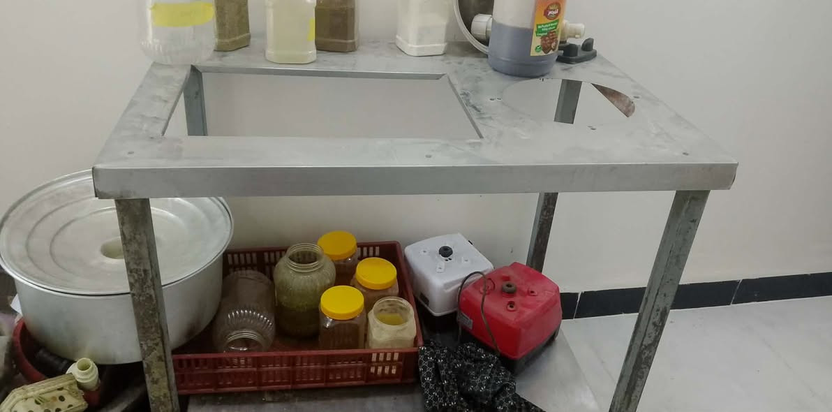 غراض كافتريا 
ميز 
سنك 
طباخ 
بلنكات مقبلات كل لاحجام


**إذا كنت صاحب هذا الإعلان وتريد حذفه لأي سبب، رجاءا أرسل رسالة إلى الدعم الفني**
