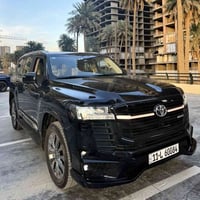 للبيع لاندكروز 2024 ماشية 24 الف  وكالة بريم اصل   فتحة  كشنات كهرباء ...