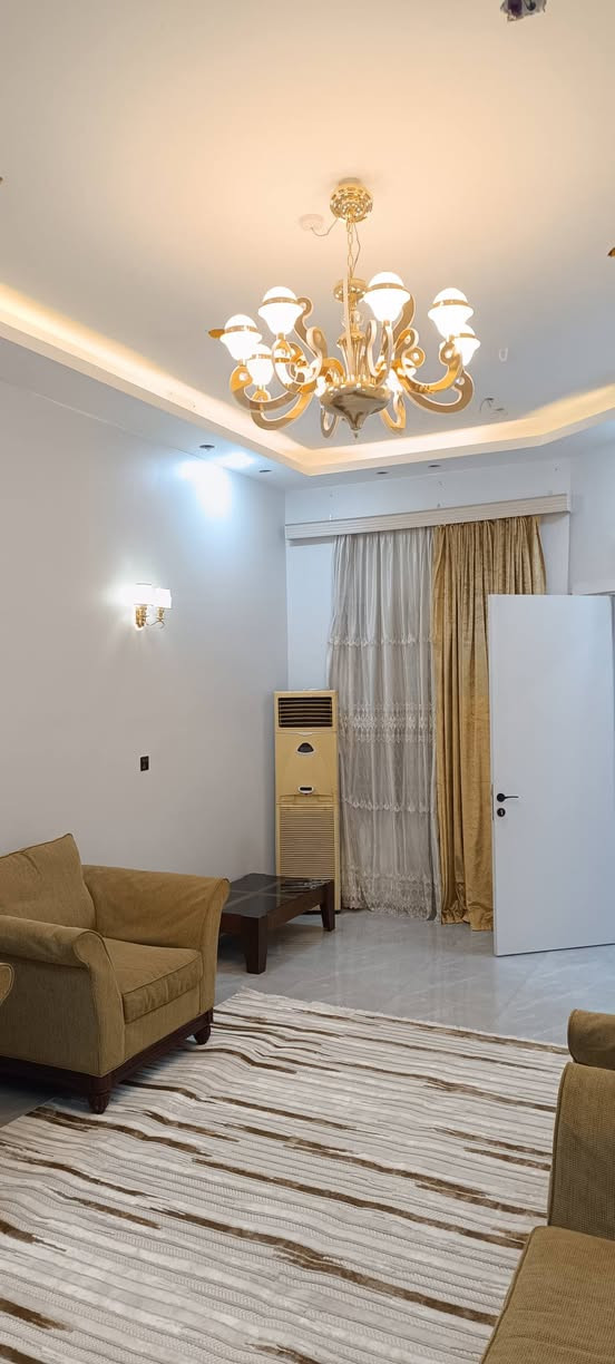 واسعد الله اوقاتكم بكل خير احبتي
***********
يتوفر دار سكن للبيع 

#المساحه لكليه 430 متر مربع 

#نوع العقار طابو زراعي عراقي 

#سند ٢٥ ول مالك عراقي تتكاتب ويا ابوالطابو مباشرتا

#يتكون من غرف نوم عدد 2
#استقبال 
#صاله
#مطبخ 
 #مجمع صحيات داخليه وخارجيه 
#كراج وحديقه مرتبه 🌹

#البيت كامل من جميع الملحقاته 
بناء جديد 2025

#العنوان البصرة قضاء ابي الخصيب  العوجه 
#منطقة روعه جميع الخدمات ماي كهرباء شارع 10 متر 
#السعر  180وبي مجال

للاستفسار لاتصال ***********
