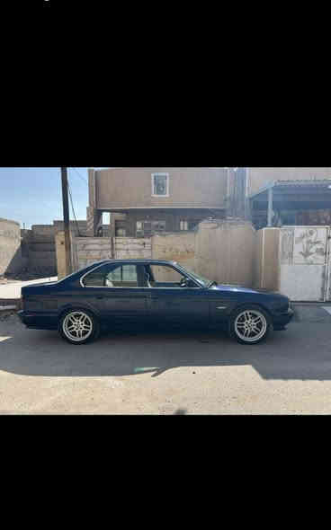 سلام عليكم للبيع بي ام مديل ١٩٩٢
كير عادي مكينه ٢٥ حجم سياره ٥٣٥
كشنات كهرباء  فتحه
مصبوغه عام تخم تاير جديد 
تبريد ثلج 
مكاني بغداد مشتل سعر 51 بيه مجال 
***********
