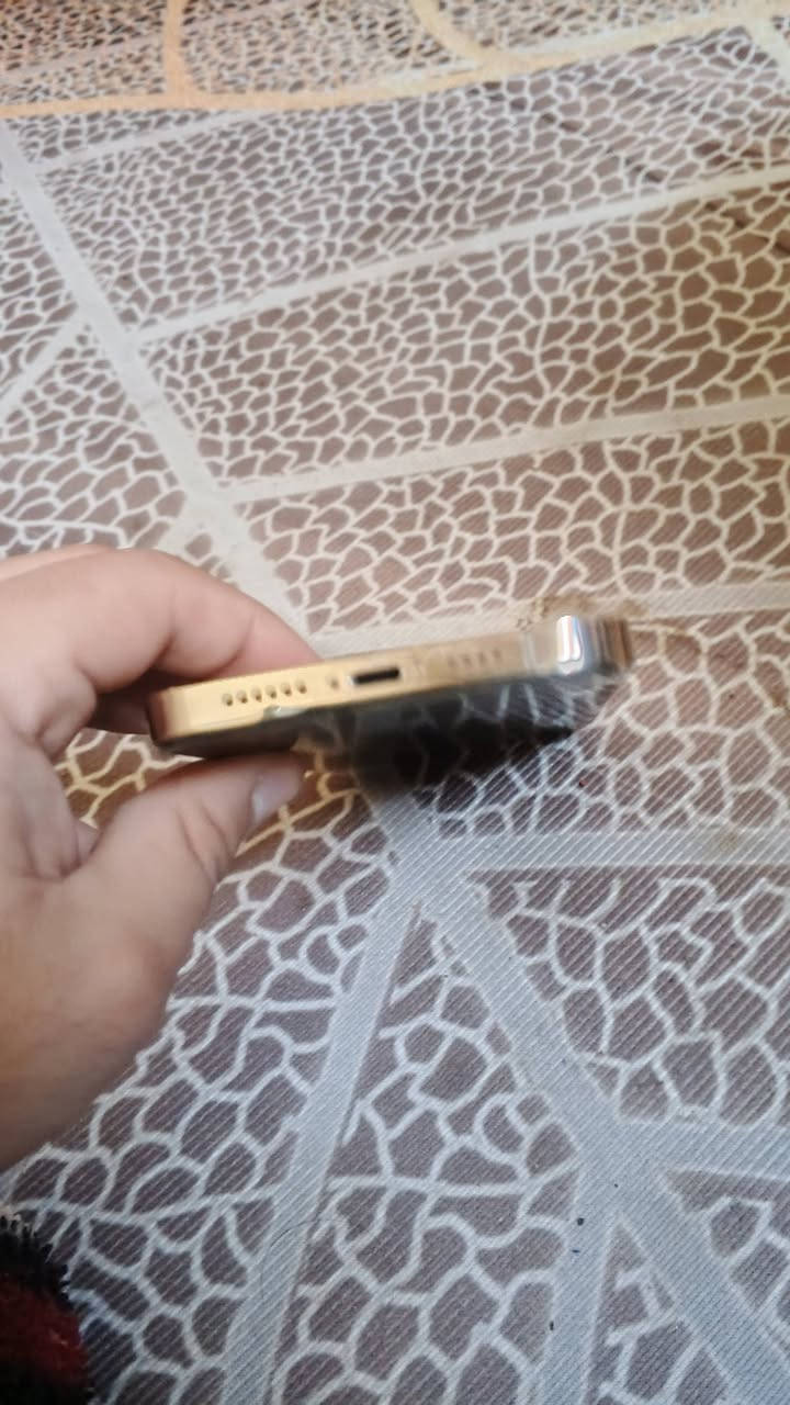 السلام عليكم من رخصة الادمن
متوووفر للبيع
              
📱ايفون 13 برو ماكس
💾 ذاكرة 256
🔋 نسبه البطارية 90
📞 تك سيم كارت
فول نضافه شرط مامفتوح ولا بي شخط 
السعر 700 قفل والمفتاح راح بل ماي 
الشراي يتفضل خاص لو تصل ويدلل محضور من تعاليق
‏ ***********
