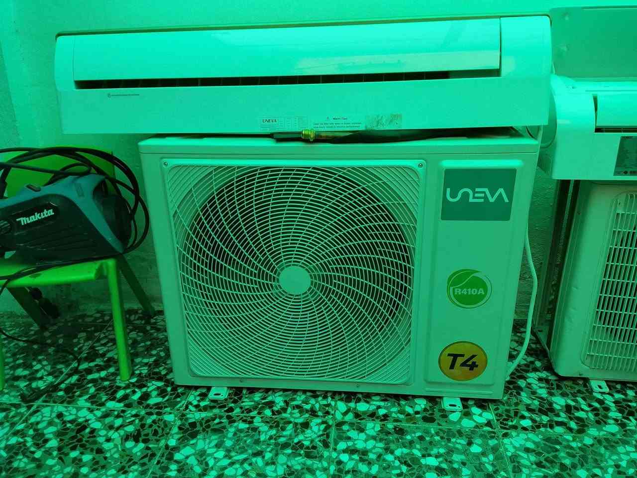 السلام عليكم سبلت نيونيفا طنين بعده جديد ما مشتعل ولا ثانيه كسر صندوق بدون كارتون  سبلت توسوت طن وربع انفيرتر بعده جديد لاستفسار ع رقم ***********
