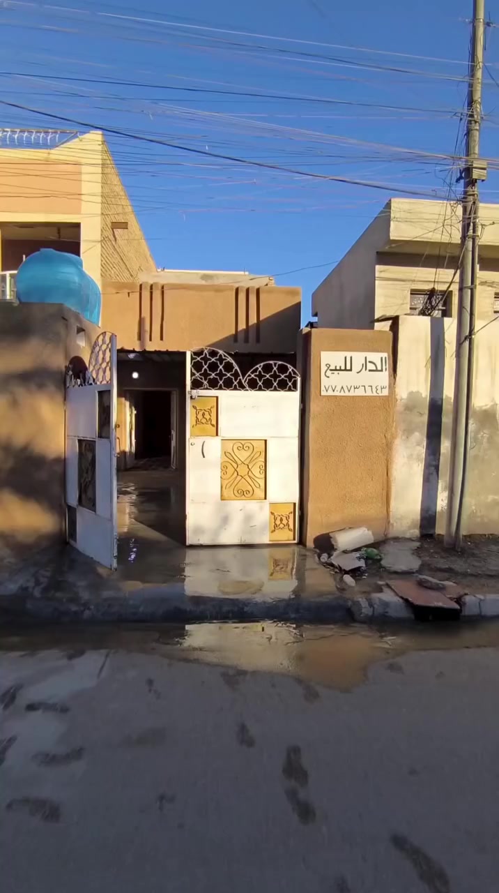 السلام عليكم دار للبيع في حي الجزائر قرب مدرسه امنه بنت وهب في السند 95م واقع حال 88م أبيع واقع حال للاستفسار ***********
