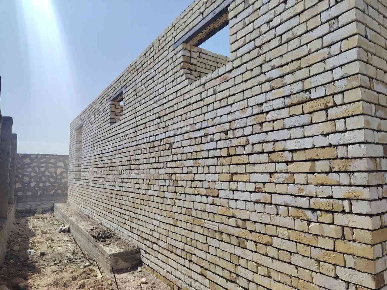 السلام عليكم خلفه بنا درجه ولا بل نجنف فقط ***********
