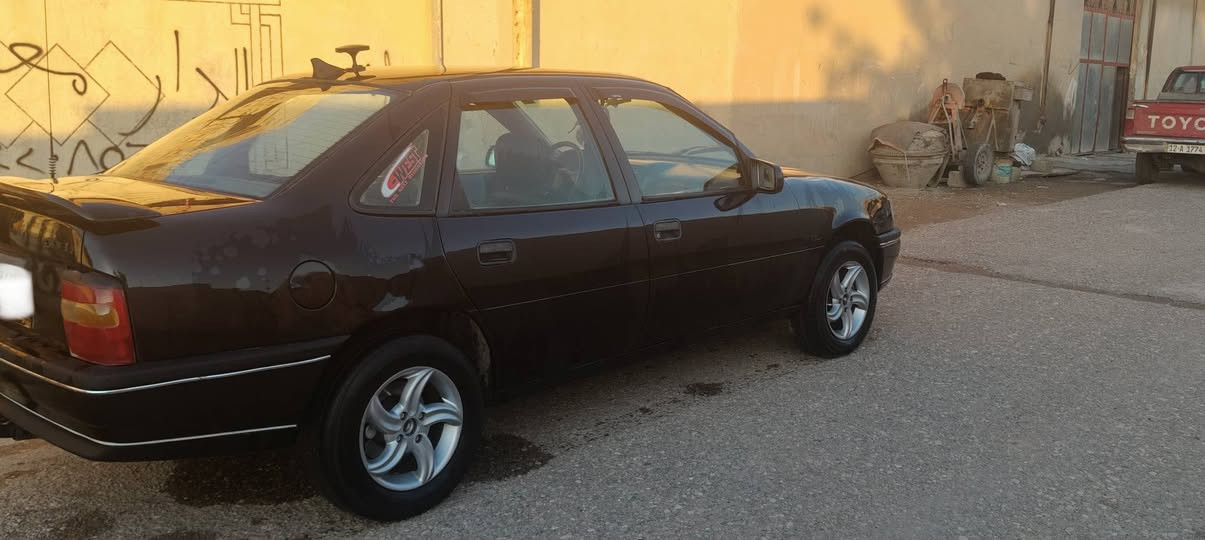 لبيع سياره رقم جديد كربون بنزين موجود محرك 18 موديل 92 سعر على رقم ***********
