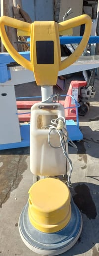 يتوفر انواع الجلايات لغسيل السجاد للاستفسار مراسلة الصفحه او الاتصال 0...