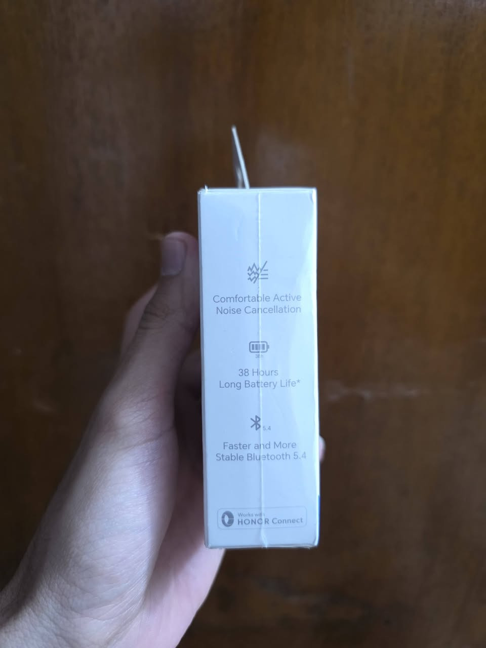 السلام عليكم ايربود هونر X7 لايت
المواصفات بلوتوث 5.4 واتصال سلس، عمر بطارية طويل يصل إلى 38 ساعة مع علبة الشحن، مقاومة للماء والغبار بمعيار IP54، وصوت واضح مع مشغلات بحجم 10 مم. كما تشتمل على تقنية إلغاء الضوضاء للمكالمات عبر الذكاء الاصطناعي وخاصية العزل ANC  وخاصية الاتصال بجهازين في نفس الوقت السماعة ما مفتوحة  يعني جديدة السعر 30 الف مكاني بغداد العبيدي


**إذا كنت صاحب هذا الإعلان وتريد حذفه لأي سبب، رجاءا أرسل رسالة إلى الدعم الفني**
