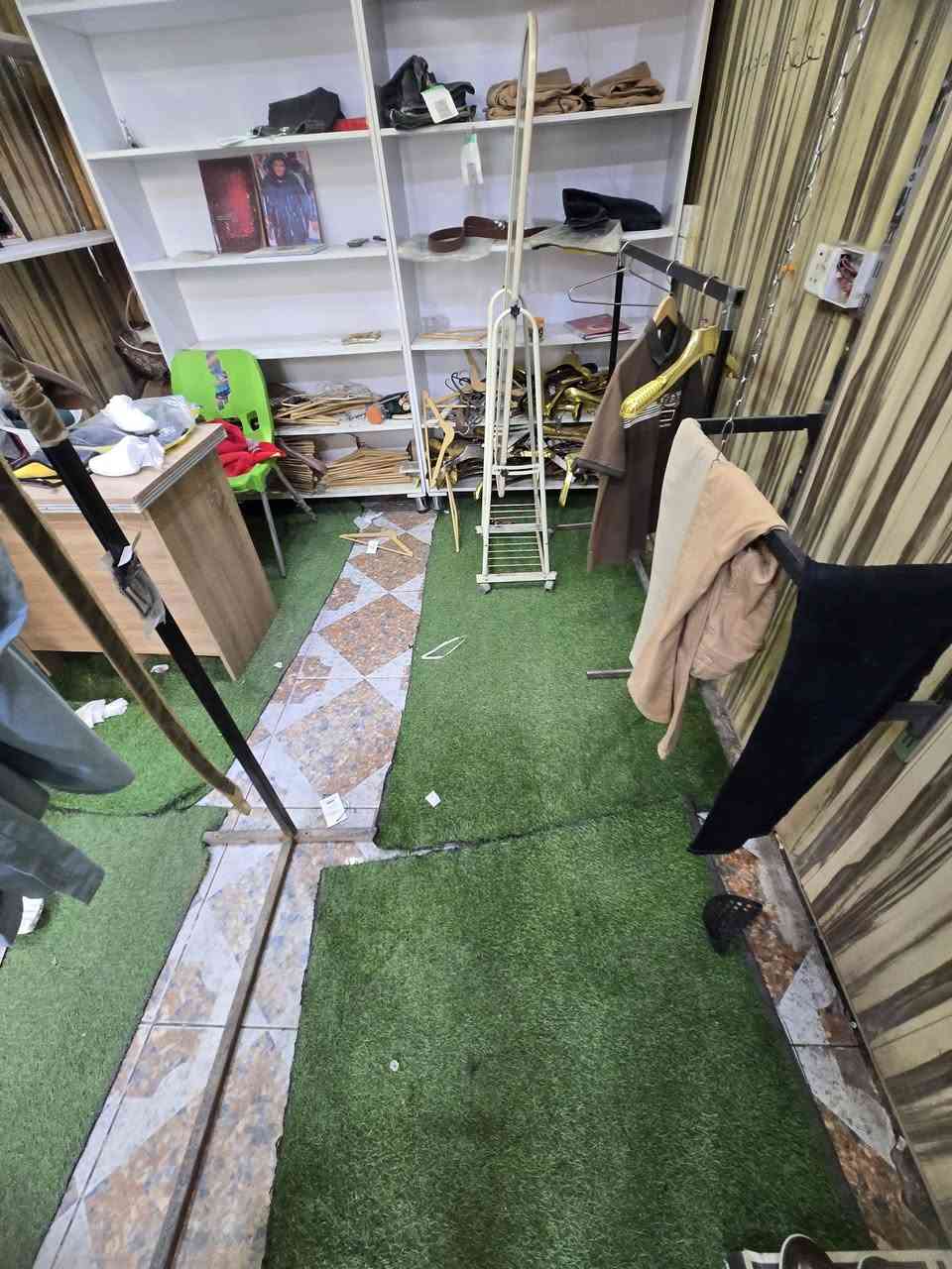 كلشي بلمحل للبيع جام خانه طول وعرض ٢٥٠ ملكانه عدد ٣ تعلاكات عدد ١٠٠ للاستفسار  *********** المكان سوق الشيوخ
