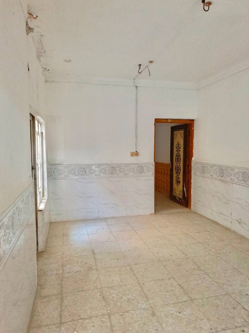 السلام عليكم
دار 90 متر تجاري على الشارع مباشر للبيع الاساس صب بناء بلوك سقف عكاده
يحتوي على غرفه وصاله ومطبخ  ومغاسل
العنوان : الكوفة - بدايه شارع المطار القديم من جه المعمل
السعر (30) مليون وبي مجال
للاستفسار
 ***********
***********
