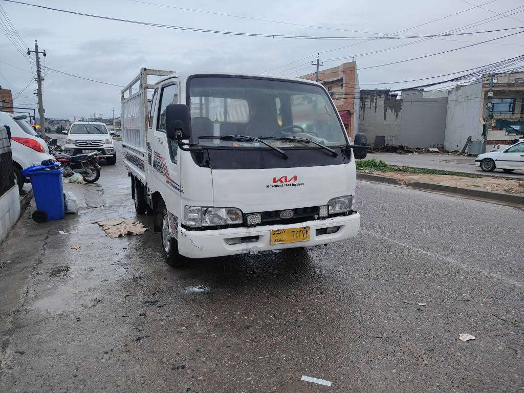 ماڵی ئیش و کاسبیە ئەم سەیارەیە کیاى ڤونتيرا دووبارە نەبڕاوە 
مۆدێل2000  شوێن هەولێر
***********  ***********
گێر و مەکینە و ئەکسل مەزبووتە جام کارەبایە ناوگاعیە
 ویل کەپە  سەیارەیەکی جوان و بەهەڵمەتە کەم گاز ئەخوات شەش تایە خاوێن و مەزبوت
 ئەو چەم چەیەی سەری لەگەڵێتی  سەیارەیکی جوان و ماڵی کاسبیە ئەوەی خوازیارە با تەلەفوون بکات سعری 28$ وەرەقە أربيل, العراق
