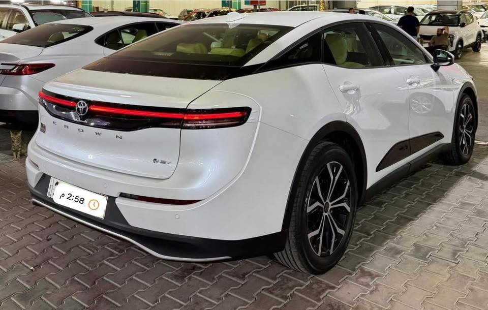 ♻️ تويوتا كراون 2025 بريميوم ♻️
🌪️ Toyota Crown Premium 2025🌪️

خليجي ( عبد اللطيف جميل سعودي )
 
بلد المنشاً : اليابان 🇯🇵
الكيلو متر 18.000 🔝

🚘فول مواصفات بريميوم
🚘محرك 2500 هايبرد
🚘 سقف بانوراما 🔜🔜
🚘لايت 4  عدسات 
🚘شاشة جبيرة + كيجات ديجيتل
🚘 سستم صوت JBL + دمام خلفي 
🚘5 كاميرات 360 درجة
🚘 رادار  امامي + مانع تصادم + تحدي مسار
🚘 رادار خلفي + مانع تصادم خلفي
🚘 رادار جوانب + نقطه عمياء
🚘   بردة كهرباء
🚘 تحكم مقاعد امامي كهربائي 
🚘 تحكم مقاعد خلفي كهرباء
🚘 مقاعد جلد كريمي + تبريد كشنات
🚘 صاجات فورميكا2025
🚘  شاحن وايرلس 
🚘 ميموري كشنات
🚘 ويل 19 إنش 🛞
🚘 فول منافذ TPC + كار بلي 🔋
🚘 باقي مواصفات الكراون معروفه 

السعر 360 $💵
العنوان📍.. بغداد . حي الجامعة 
هاتف /*********** متوفر واتساب
