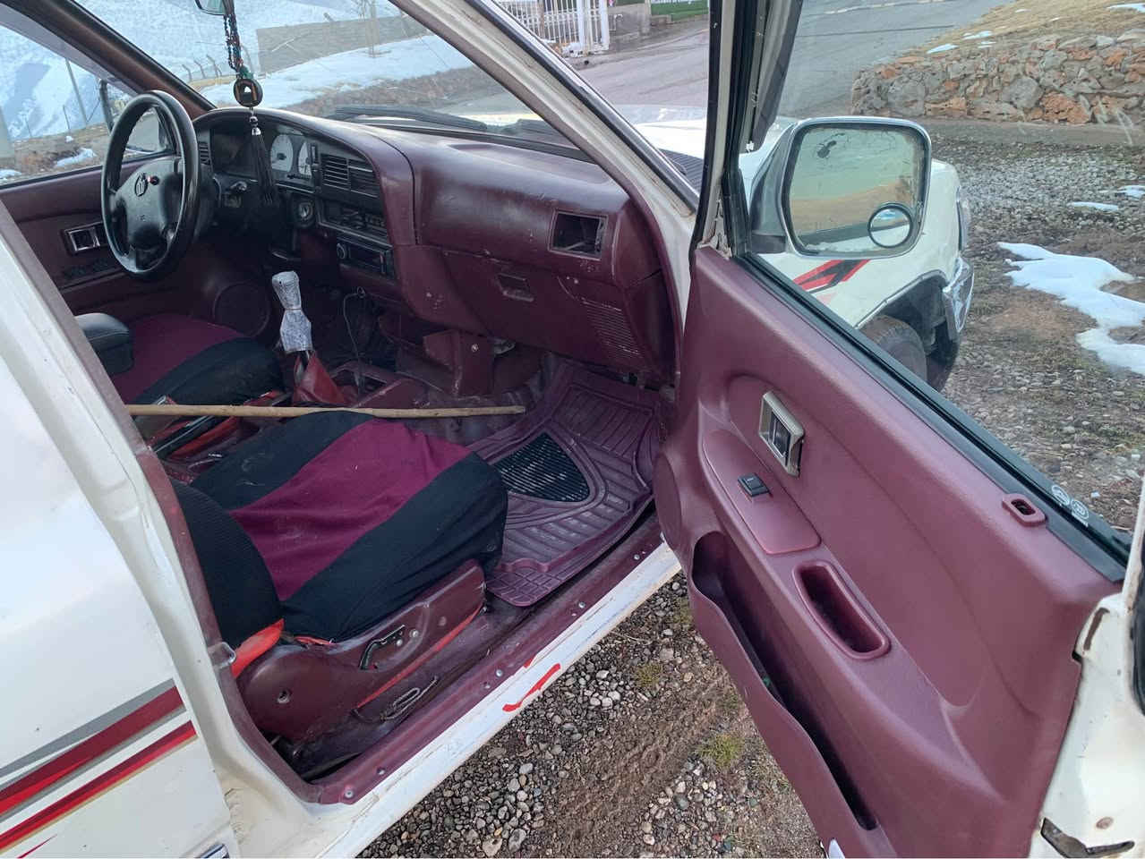 بةناوي خوداي گةورة 
دير مامز لؤ فرؤشتنئ
٢٠٠٦
ناوسؤر
مةلةفئست أصلي
دو پارچةي سبوغة بئ داخيلي
چار جام كارةبا  
گئرو مةكينةو اكسلي بةشةرت 
چار تاي نوئ  
توندو تؤلة
گةرمي بةشةرت اكاتة حةمام
سحريشي ٣٧ مةجالةكي تيدا
*********** سوران, أربيل
