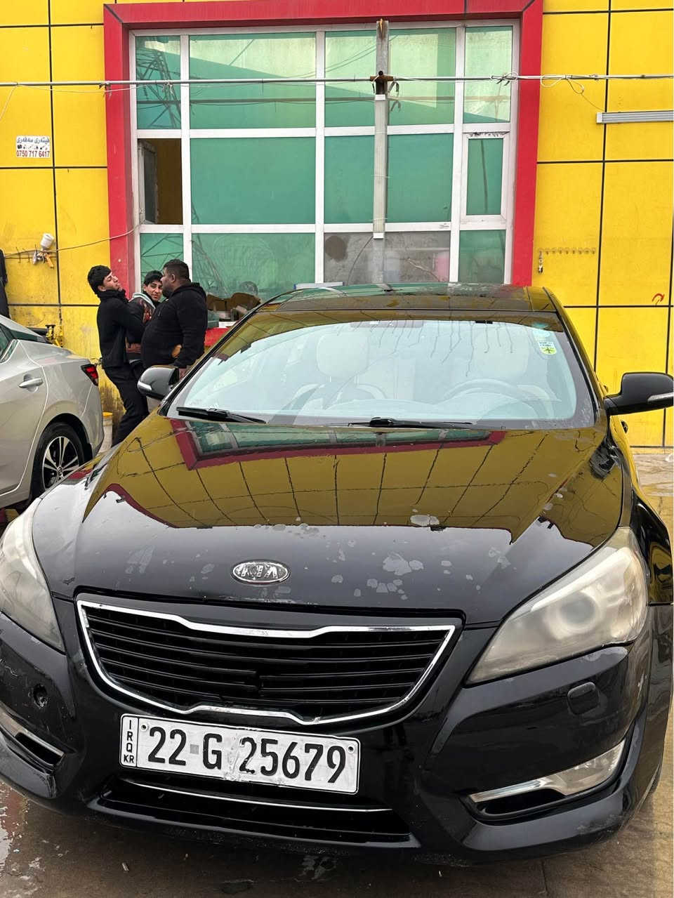 كيا كادنزا 2012_6V خليجي 
فول فول مواصفات V I B
كشنات جلد مري قلاب حساسات كامرة خلفية تدفئة كشنات خلفي امامي بردة خلفية بانورما تحكم جهتين سترين+ ستيرن كهرباء ابواب بصمة تشغيل بصمة كشنات كهرباء الامامية + تخزين كشنات سماعات انفينتي المراية الوسطية تظليل ليلي تحكم راديو خلفي تبريد قطعتين ثلاجة
ترايها وين متريد  
سيارة بيها بس بارد ب جاملخ جهة السايق 
*********** أربيل, العراق
