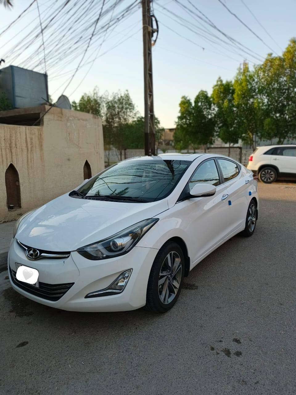 السلام وعليكم
النترا 2015 وارد خليجي GLs سيارة ليمتد فتحة سقف بصمة تشغيل كشنات كهربائية قطعتين تبريد مري شفط حساسات خلفية بيها قطعة وحدة مكاني بغداد حي الخضراء 
رقمي ***********
