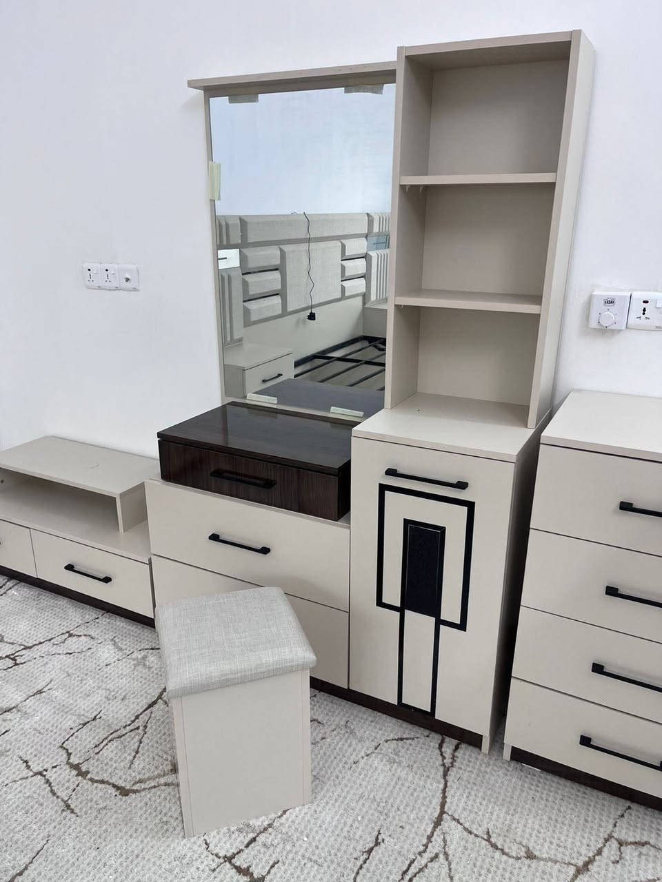 من داخل بيت الزبون
غرفة نوم 11قطع
معرض وموبليات اميد


**إذا كنت صاحب هذا الإعلان وتريد حذفه لأي سبب، رجاءا أرسل رسالة إلى الدعم الفني**