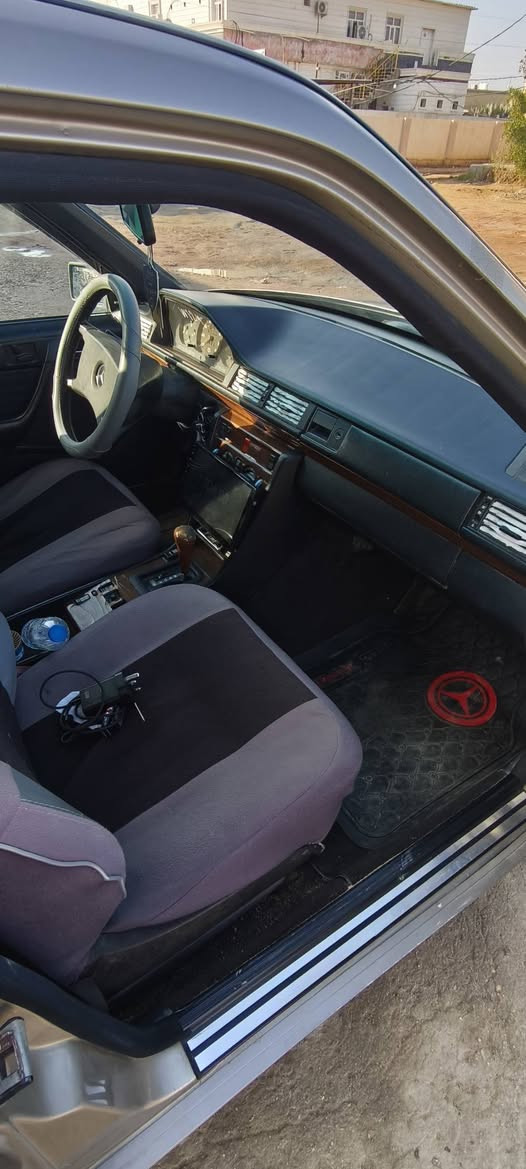 السلام عليكم  مارسدس دب رقم بغداد سنويه ب اسمي موديل 86 محدث 92 ..محرك بطه 3000  لاتنقيص ولاتبخير كير استاركس كهربائي قبل فتره شديته ....تبريد ثلج دواخل نظيفه  حداديه حلوه سياره ناعمه وخفيفه بالمشي .سياره مصبوغه اكيد  قواعد دبلاد بلاديه..فقط الدوسات بيهن خياس من اشتريتها  اني سويتهن..لان السياره رتبت بيها شغلات بسيطه ..سياره صراحه حلوه مال جناي الله شاهد   وتجي وتشوف بعينك ...السعر رايدها  60 .واذا اكو مراوس بسياره اقل سعر اراوس مع الفرق... محتاج فلوس بارك الله بيكم ..رقم موبايل *********** مكاني ناصريه رفاعي..
