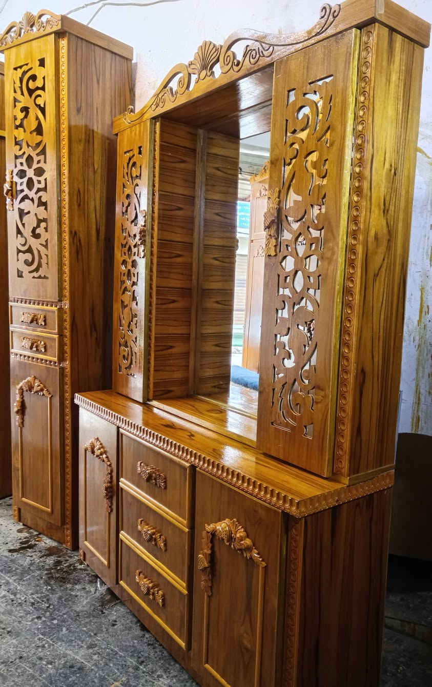 سلام عليكم ورحمة الله وبركاتة 
نقدم لكم غرفه 5 ابواب ملحق فصال ابراج نقش زان 
شغل درجه اوله صاج 5 ملم صبغ حراريا 
سعر مناسب جد بس750 مع النقل ولشد داخل الموصل الشراي يخابر عل رقم ***********/
*********** ولخاص مفتوح
