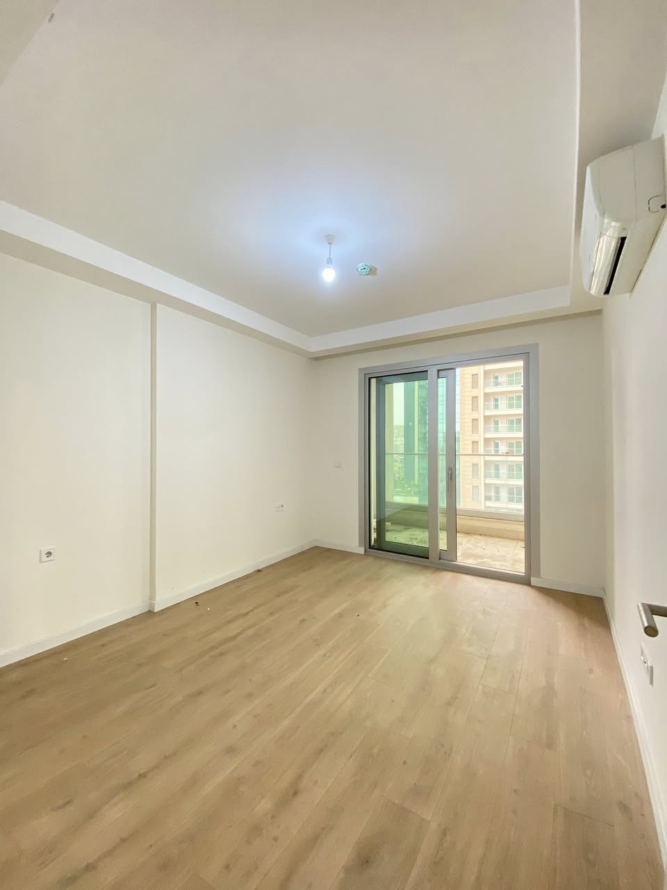 امپاير وينگ
🏢للايـجار  –  بۆ  کرێ

 ♦️– غرفه و صالة  و مطبخ مفتوح/ 1+1

 ♦️ –  لمزيد من معلومات تواصل على واتساب:

يوجد عروض للايجار و بيع و شراء في مربع الذهبي :

0750 099 89 89 📞

عقارات مۆنیتەر Monitor Real Estate
