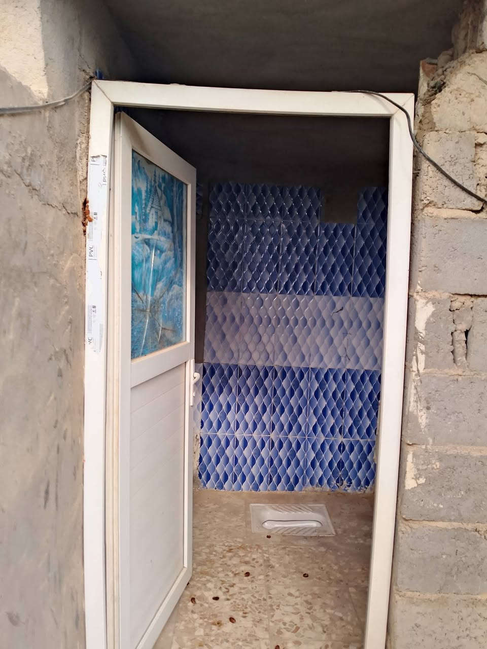 السلام عليكم ... بيت للبيع بشارع الغرير قرب المولدة الثانيه فرع ابو صخر على اليسرى طابو زراعي المساحه 200 يحتوي على غرفة+ حولي+ ملحقاتها +حديقة + حمام خارجي مشترك سند بأسمي بيت كامل مجاري + كهربائيات + تبليط لحد الباب ابيع سعر گاع 
السعر : 93 وبي مجال 
للاستفسار الاتصال على الرقم نت ماعندي 
***********
