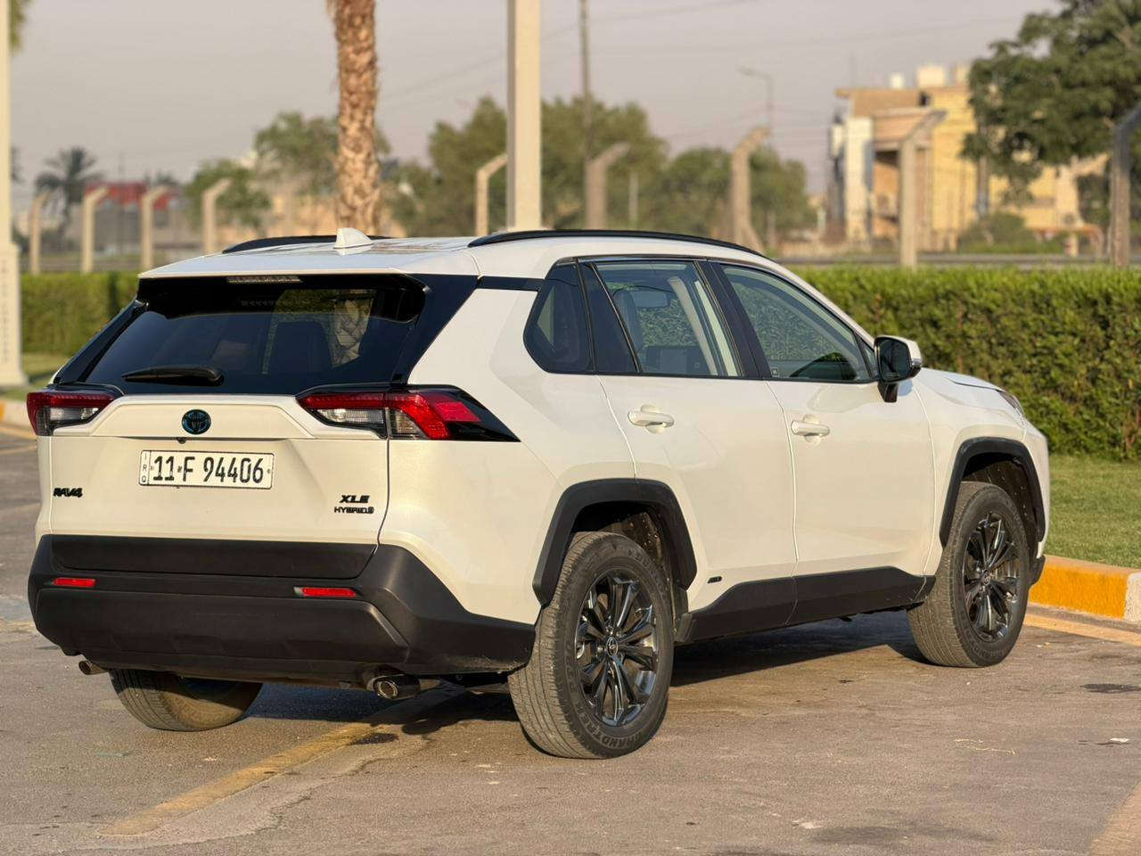 راف فور XLE PREMIUM 2024 
فول واحد على واحد

المسافة المقطوعة : 23000 

المواصفات:
محرك 2.5L 4 هايبرد 
السياة دفع رباعي
جنطه كهرباء
بصمة تشغيل
فتحة سقف
حساسات آمامية وخلفية
رادار
LED + زينون
كشافات
LED بك لايت
حساسات ضغط الإطارات
9 وسائد هوائية
هاند بريك كهرباء
ABS
Apple Carplay شاشة
مثبت سرعة
أوامر صوتية
Bluetooth
منافذ طاقة
مقاعد جلد كهرباء
 تدفئة
تحديد مسار
أوضاع قيادة
أوتو هولد
ظام مانع الانزلاق
تبريد خلفي 
هاند بريك بصمه 
Ev مود 
خزن مقاعد 
ابل كار بلي 

الضرر : نصف الجاملغ الايمن مصبوغ مع بارد في البنيد فقط 

فقط بيع بدون مراوس 

بغداد العامرية 

الرقم :***********

🔴 علق سوف يوصلك الرسائل سعر
