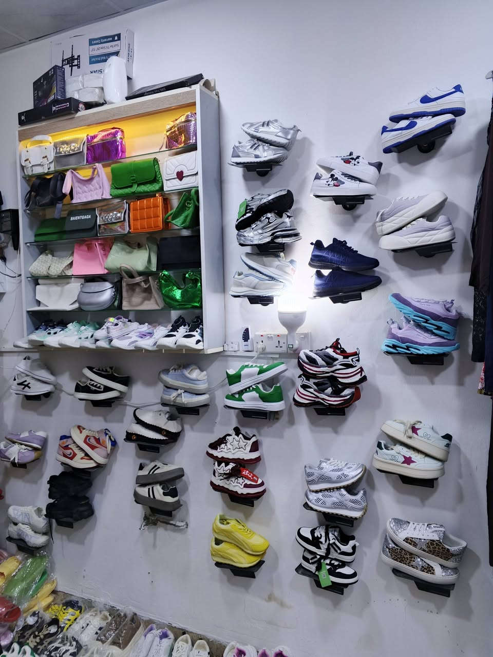 وصول بضاعة العيد العنوان مجمع الدور سوق الثالث عبودي والاسعار من 5و 8و 10و 12تنورونا


**إذا كنت صاحب هذا الإعلان وتريد حذفه لأي سبب، رجاءا أرسل رسالة إلى الدعم الفني**