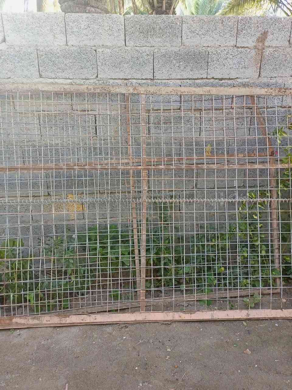 السلام عليكم حديد هيسكو الأمريكي الثقيل 3قطع مترين في مترين+2قطع باب متر في مترين مكاني كربلاء العطيشي ***********
