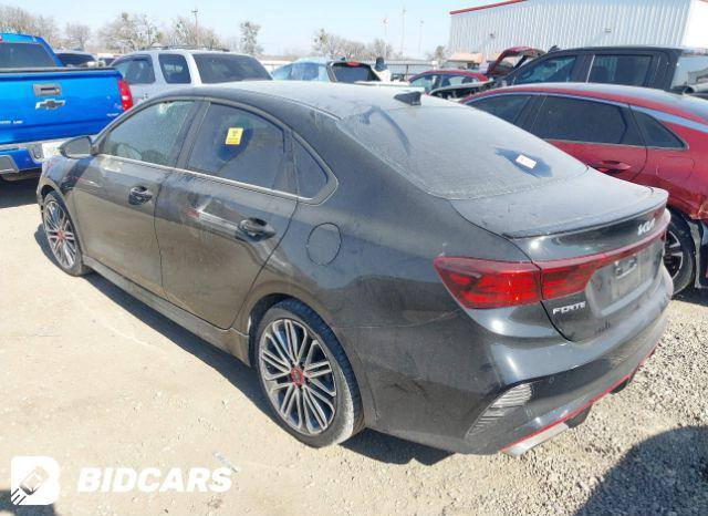 السلام عليكم كيا فورتي موديل 22 رياضي گير عادي لون اسود GTI TURBO 
السيارة بدون حادث مراوس بسنتافيا 
المكان بغداد 
*********** للاستفسار واتساب
