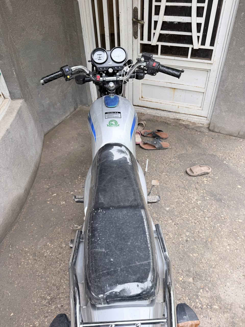 دراجه داي وان عظم موديل ٢٠٢٢اوراق أصوليه محرك مامفتوح صوتها ناعم كفاله عامه سعره مليون ٤٠٠وبيها مجال قليل عنواني كربلاء شارع بغداد رقم ***********
