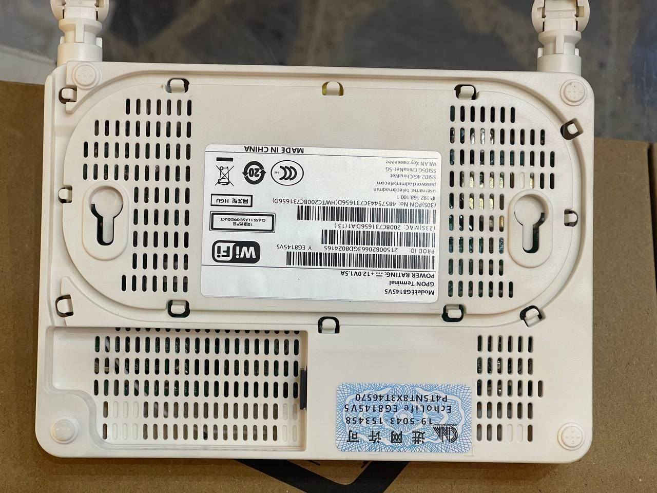 🟨 الراوتر الشبح من هواوي - EG8145V5
📦 أصلي جديد – متوافق مع المشروع الوطني

🔹 الواي فاي:
✔️ ثنائي النطاق (2.4GHz + 5GHz)
✔️ سرعة Wi-Fi تصل إلى AC1200

🔹 عدد المنافذ:
🔸 4 × منافذ كيكا (LAN 10/100/1000)
🔸 1 × منفذ هاتف أرضي (TEL)
🔸 1 × منفذ USB
🔸 1 × مدخل فايبر (SC/UPC)

🔹 المميزات:
✅ يدعم VoIP و IPTV
✅ هوائيات خارجية قوية لتغطية أوسع
✅ أداء مستقر وفعّال للمنازل والشركات
✅ متوافق مع كل المشاريع الوطنية 

يتوفر لدينا كل ما يخص الكابل الضوئي واسعار جملة ومفرظ

‌‎
للاستفسار مراسلة الصفحه 
يتوفر توصيل  لكل لمحافظات


**إذا كنت صاحب هذا الإعلان وتريد حذفه لأي سبب، رجاءا أرسل رسالة إلى الدعم الفني**