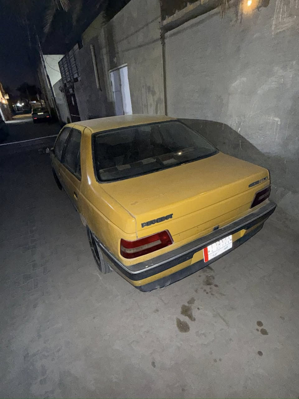 السلام عليكم
بيجو ب 405 بارص 
بيها ضربه بالجاملغ
كل شي موضح في الصور 
رجاءً الشراي يتصل على 
الرقم *********** 
السعر 27 وبيها مجال للطيبين
