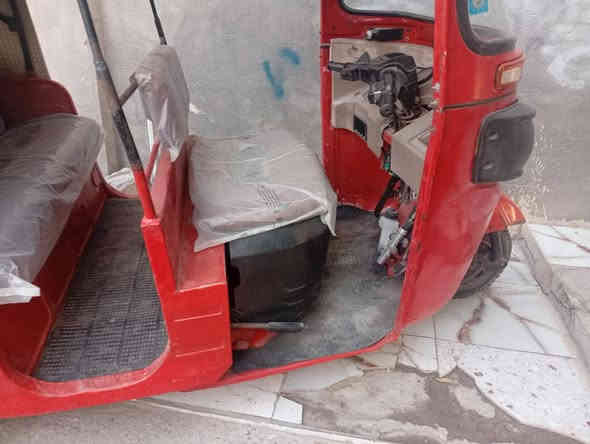 تكتك موديل 18 رقم وسنويه  بيه خيط سعر 3600 تنومه ***********
