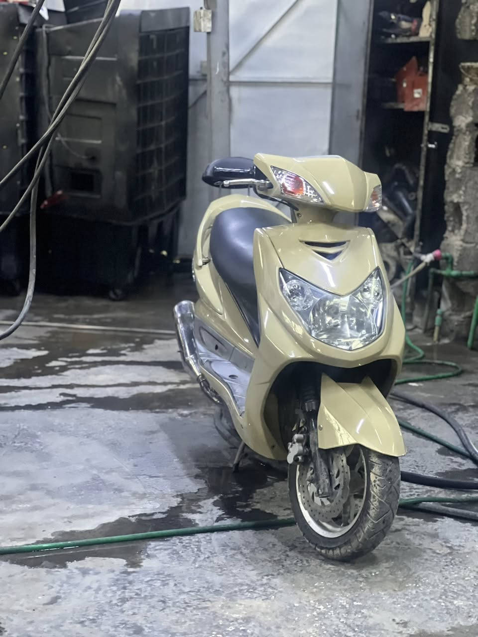 سكنس فحل فول مواصفات نكره سلف بكل وقت ما بيه ولا نقص بيه صالنصه اصليه صجميه وبيه يدات ان سي وأي شلعه ومعدل كفرات أصليات بس مصبوغات فرن قبق افلاوين 
السعر خاص
المكان دوره حي الصحه 
***********
