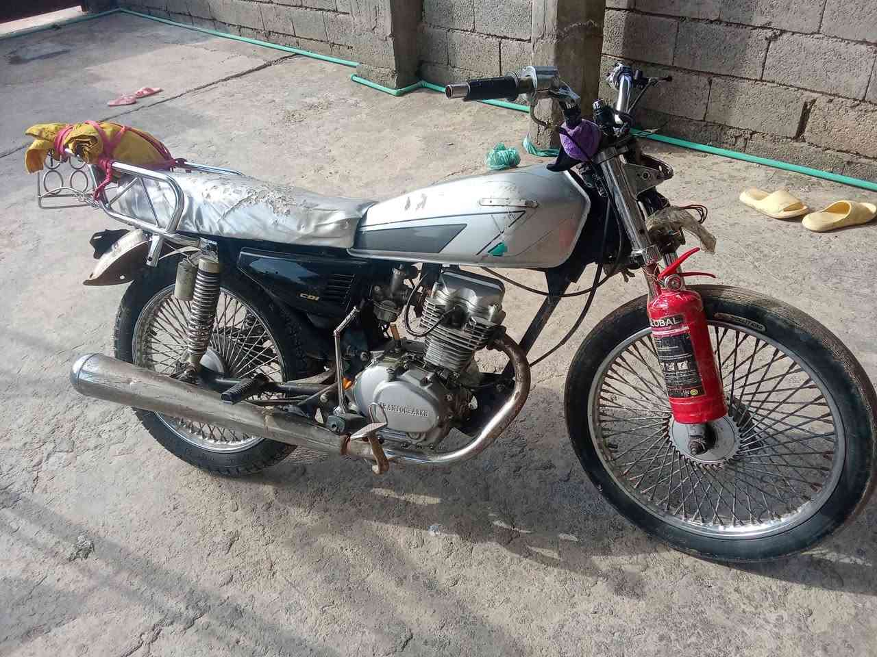 دراجه تايجر للبيع السعر 200 وبيها مجال 2017 دراجه اوراق ما بيها كلك وانا كفالها شود دراجه دبلاتها عوج وتمشي كل شي ما بيها وهندرها من ترقع حندر ينزل ينزل لي جوا يعني ورا ما تشتغل يبقى نازل يجوا شلون الخارط ***********
