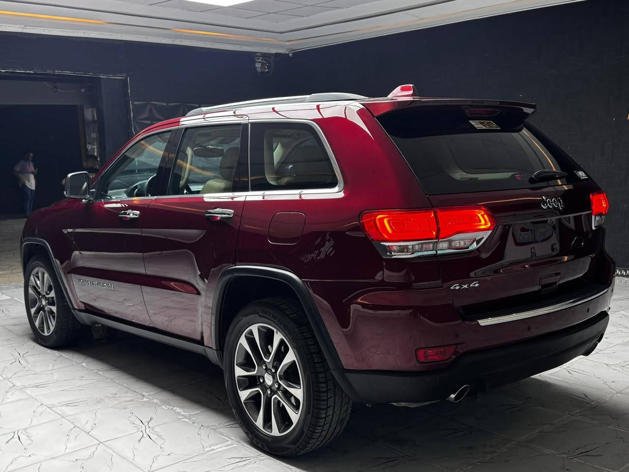 السلام عليكم ورحمة الله..

للبيع جيب لمتدد( بلص) فول لون ماروني

((خليجي))

رقم بغداد

ماشيه  ٨٠ m

الموديل :2018

المحرك : V6.  3.6L  

المواصفات : 

* نظام تحذير عند تجاوز السرعة المحددة. 

* المرايا الجانبية قابلة للطي كهربائيا. 

* سقف بانوراما . 

*ثلاثه شاشات داخليه 

* شاشه كبيرة 

* نظام الخرائط (GPS) .

* كاميرا.

* المصابيح الأمامية زنون LEB

* دخول ذكي. 

* بصمة 

* تشغيل عن بعد .

* الصندوق الخلفيي كهربائي . .

* ذاكرة لحفظ وضعيات الجلوس للسائق. 

* المقعد الأمامي كهربائي.

* المقاعد الأمامية  تبريد وتدفئة .

* المقاعد الخلفية تدفئة . 

* حساسات امامية. 

    *حساسات خلفيه.

* محدد سرعة . 

 *بعد بيه مواصفات ممذكوره

السعر 235$ وبيها مجال 

للاستفسار ***********

مكان السياره كربلاء
