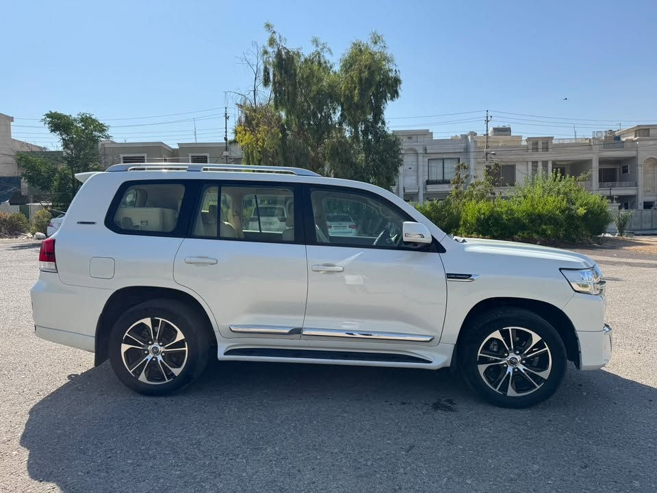 لاند كروزر 2021مواصفات  GX  سعر (475$) و مجال
رقم/***********
ممشية (47) ألف كم، فقط للبيع  ، أقل من ربع جاملغ سایق خلفی صبغ بدون حادث
مزوّدة بـ 5 كاميرات، وثلاجة، وأبواب بصمة، وتشغيل بصمة،
ومقاعد كهربائية، وشاشة كبيرة، ورادار 360 درجة،
وحساسات أمامية وخلفية
عنوان اربیل
