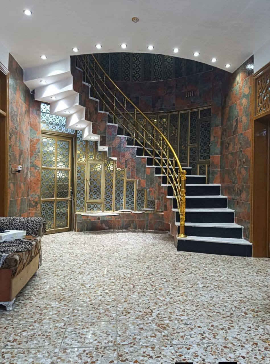 دار للبيع بناء حديث حله نزلت العيد قرب سيد ابراهيم 

مساحته 200متر طابو زراعي سند25 

الواجهـــــــــة  10متر       
النــــــــــــزال  20 متر

مــــــحتويات الـــــــدار طابق واحد 
     
الطابــــــــــــــق الأرضـــــــــــــي

غرفتين نـــــــوم وصاله وكليدور ومطبخ حار وبارد ومجمع صحيات داخلي وخارجي وكراج كبير وحديقة 

لـــلاســــتـــفـــســـار ***********
***********
مراجعة مكتب سومر للعقار نادر الاولى على الشارع الخدمي قرب حسينيه حنتوش
