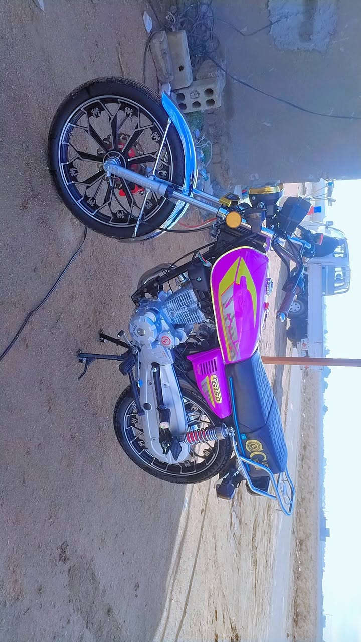 يا الله السلام عليكم دراجة البيع سيفان موديل ٢٥ مكفوله كفاله عامه أوراق كامله الدراجه جديده وحلو مكينه ٢٠٠ وشرط انضف من الصوره كهربائيات كله شغاله بصمه عن بعد جهاز انذار شرط انضف من الصوره السعر ٧٥٠ وبيه مجال الشراي يتصل وبيه خير ويدلل ***********
