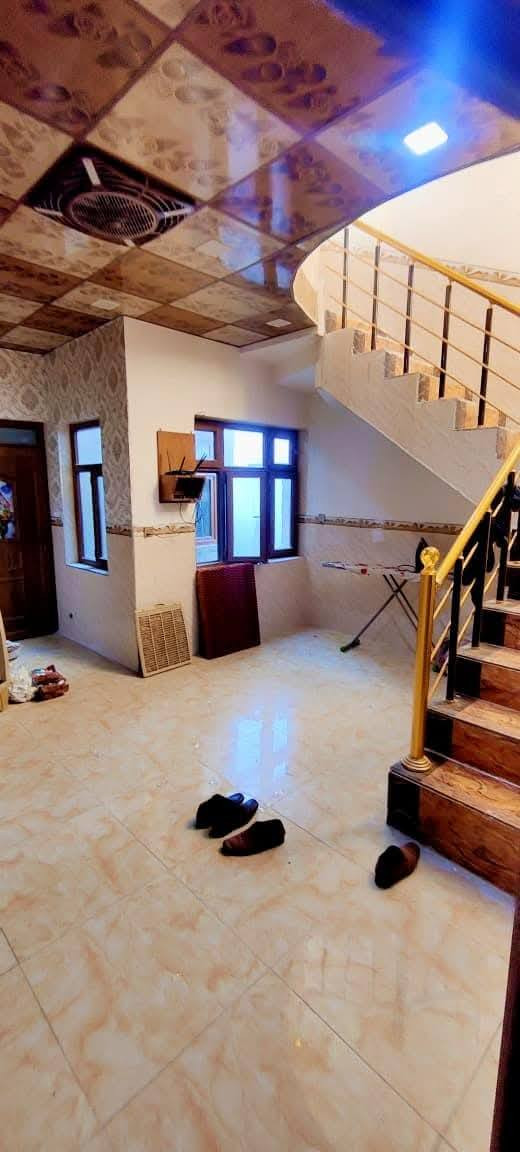 دارللبيع مساحة/150/مترطابقين كامل 
العنوان:قادسية الثانية
نوع العقار:طابو ملك صرف 
مواصفات:فول كاشي وسقف ثانوي
يحتوي على: استقبال،هول،مطبخ،غرفتين نوم 
موقع مميز وشارع عريض تبليط ومجاري وماءحلوو 
سعر:١٣٥ مليون وبيها مجال 
للاستفسار مراجعة مكتب النورين للعقارات والمقاولات أو الاتصال على الارقام التاليه:***********واتسأب
