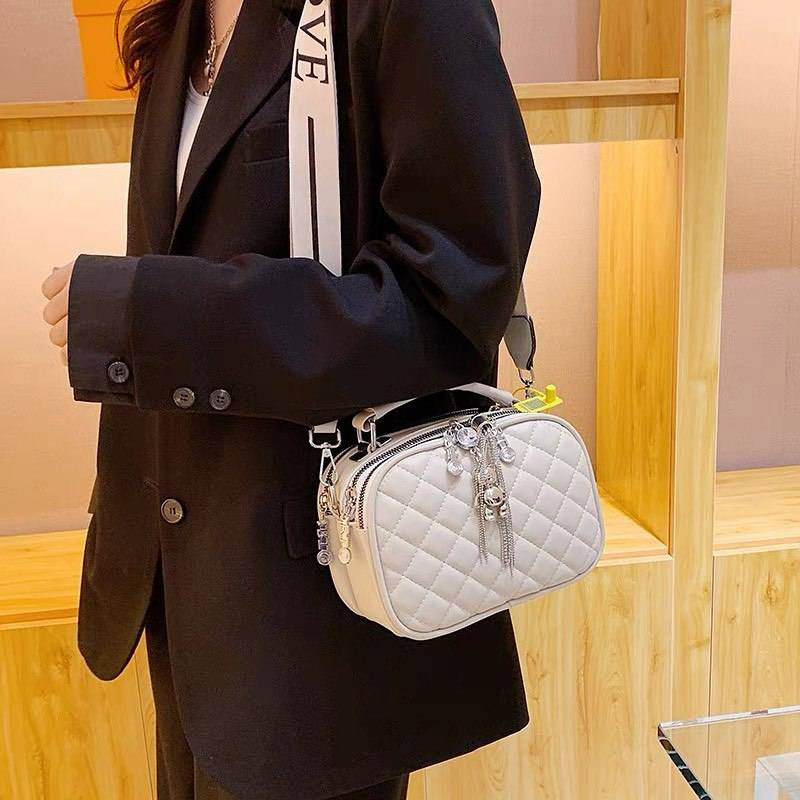 ✨ حقيبة جلد سوفت ✨
نزاكة وجمال يخطف الأنظار 🤍
💰 السعر بس ١٠,٠٠٠
🎨 متوفرة بجميع الألوان
🚚 توصيل لجميع محافظات العراق فقط بـ ٣,٠٠٠
سارعي بالحجز قبل نفاذ الكمية 🔥
#حقائب_نسائية #شنط #موضة #اناقة #عروض #تسوق #بغداد #العراق #فاشن #ستايل


**إذا كنت صاحب هذا الإعلان وتريد حذفه لأي سبب، رجاءا أرسل رسالة إلى الدعم الفني**