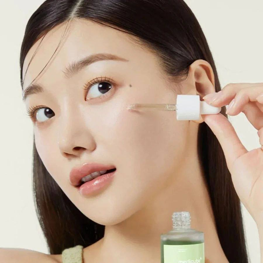 �✨ راحة لبشرتچ من أول قطرة ✨💚
سيروم Medicube Exosome Cica الكوري الأصلي 🇰🇷
الحل المثالي للبشرة الحساسة، المتعبة، والمتهيجة 🌿😍

🍃 شنو يميّزه؟
🔹 Exosome Cica لإصلاح البشرة بعمق
🔹 يهدّي الاحمرار والالتهاب بسرعة
🔹 يقوّي حاجز البشرة
🔹 يرطّب بدون دهنية
🔹 قوام خفيف يمتص فورًا 💦

🌿 الفوائد:
✨ تهدئة فورية للبشرة الحساسة
✨ يقلل الحبوب والاحمرار
✨ يعالج آثار التعب والإجهاد
✨ يخلي البشرة ناعمة وصحية
✨ مناسب لكل أنواع البشرة حتى الحساسة
المنشأ كوريا الأصلي 🇰🇷🇰🇷

السعر ١٢الف


**إذا كنت صاحب هذا الإعلان وتريد حذفه لأي سبب، رجاءا أرسل رسالة إلى الدعم الفني**