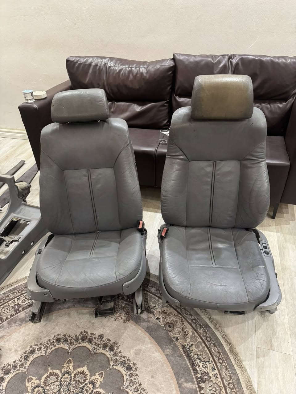 السلام عليكم
غرفة خفاش رصاصي  كشناتها كهرباء شغالة كلها

بطاينها نظيفة لا كسر ولا فطر 

جكمجة وقفلها موجود

سفايف رصاصي موجود

المكان-بغداد السيدية

واتساب فقط

***********
