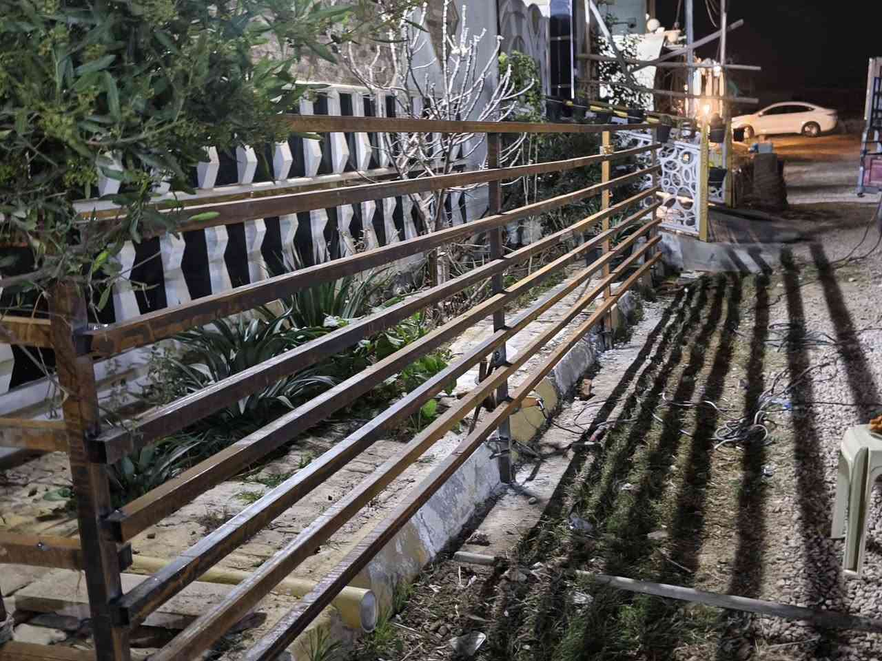 ايهاب المحمدي للحدادة العامه المتنقله 
ابواب شبابيك محجلات كرفانات مصاعد سقائف بانواعه 
للاستفسار ***********
