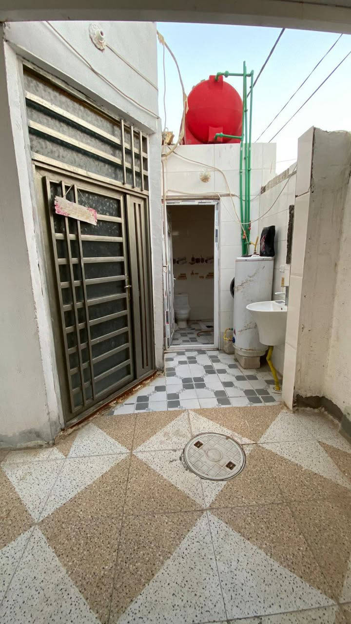 عندي 200 متر بلديه معاملته باسمي واصله للتقيم  مبني وكامل كله سيراميك وبناء مرتب مال جناي موقعه قريب يم مدارس الفرقان عدل ع شارع جامعه الكفيل عارضه ب 90 وبي مجال
للاستفسار واتساب او اتصال 
***********
