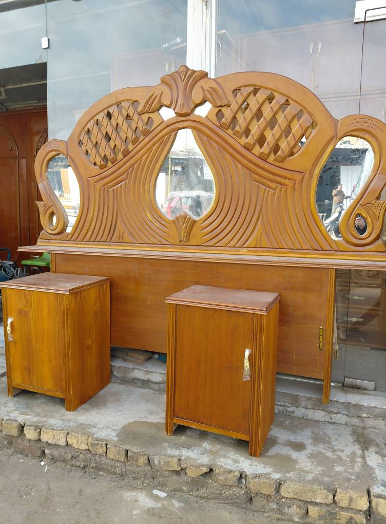 غرفه نوم ام السته طابقين داخل وخارج صاج خمسه ملم عنوانه كوت حي الجهاد شارع النجارين نجارة ومعرض الحجامي الاتصال او مراسلة الصفحه سعره مع الشد والنقل علينه داخل الكوت ***********
